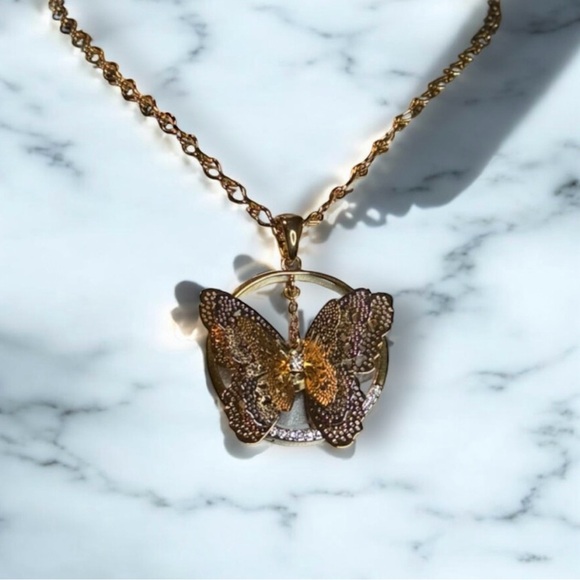 🇨🇦🆕5th Avenue Butterfly Pendant Necklace with Swarovski Crystal Embellishments - Picture 2 of 12